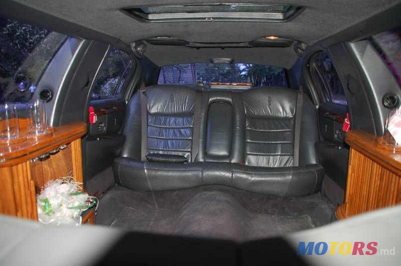 2000' Lincoln Town Car photo #1