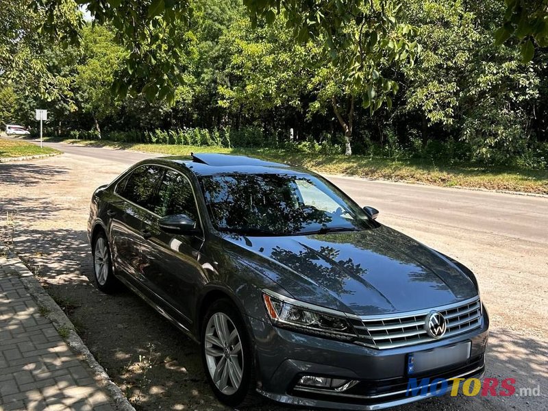 2017' Volkswagen Passat photo #4