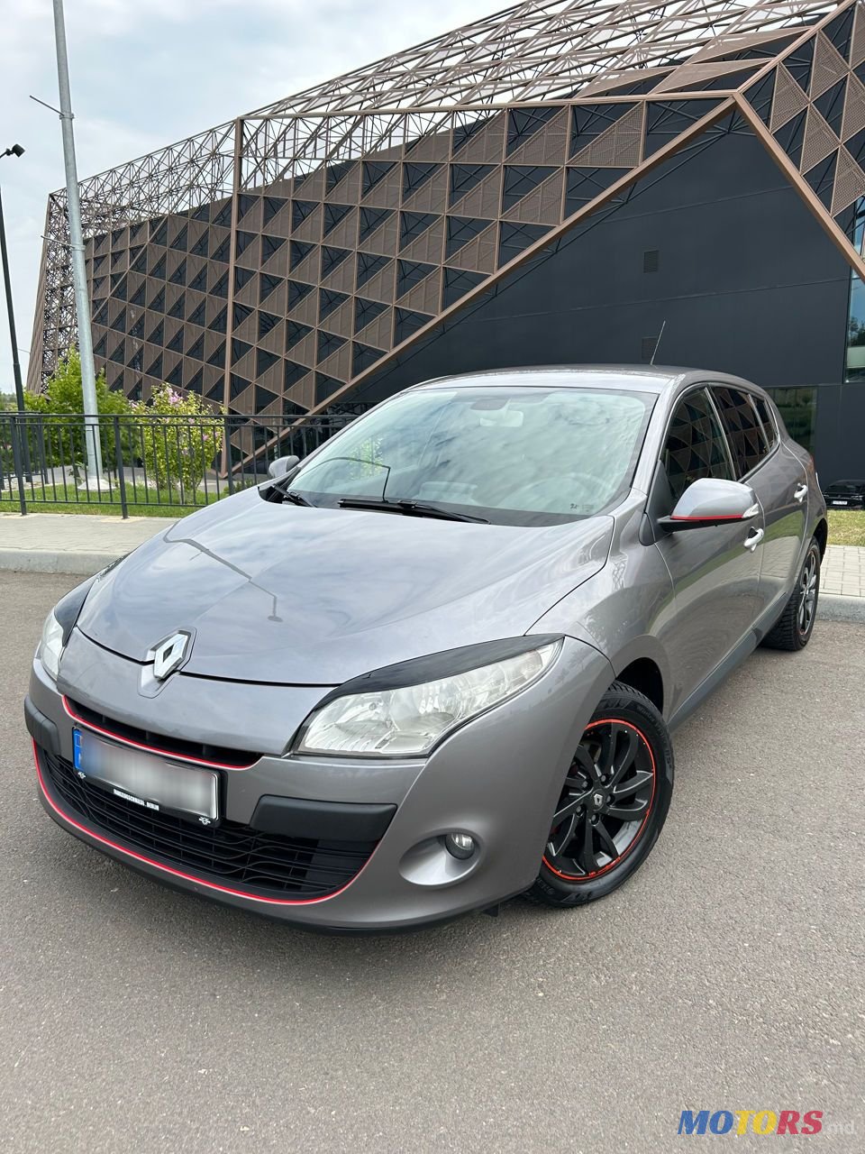 2010' Renault Megane photo #1