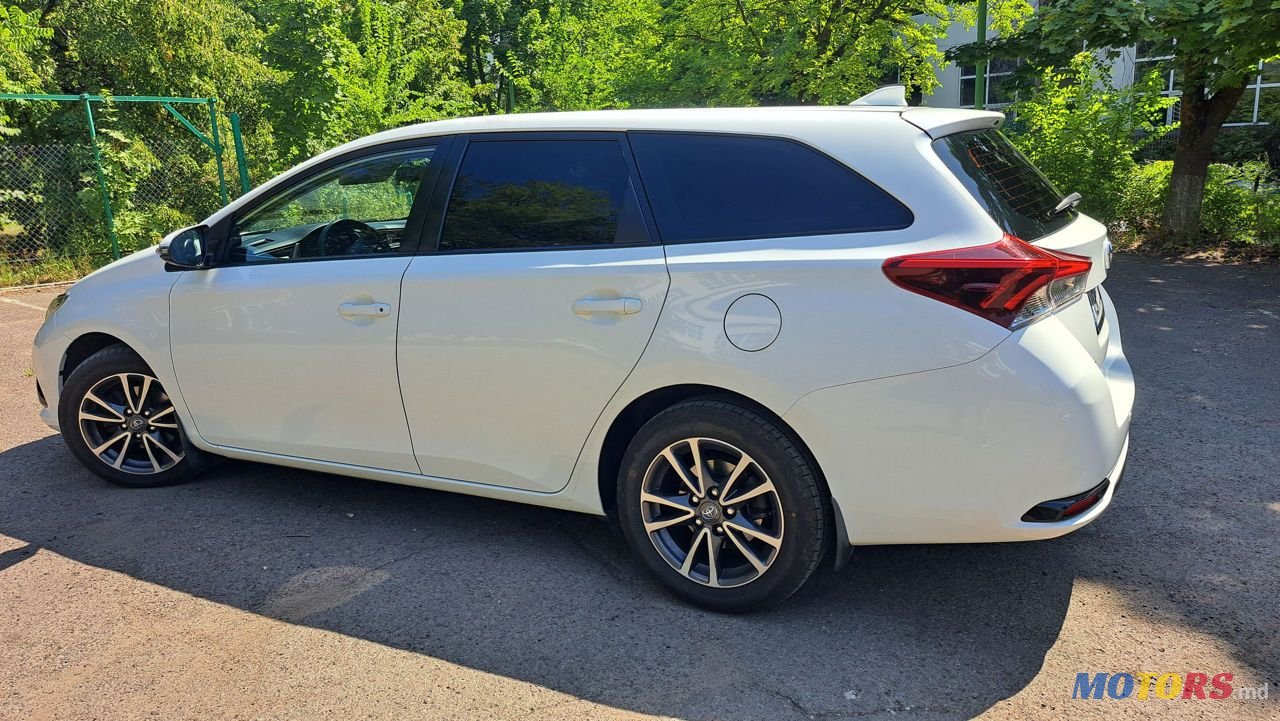 2017' Toyota Auris photo #2