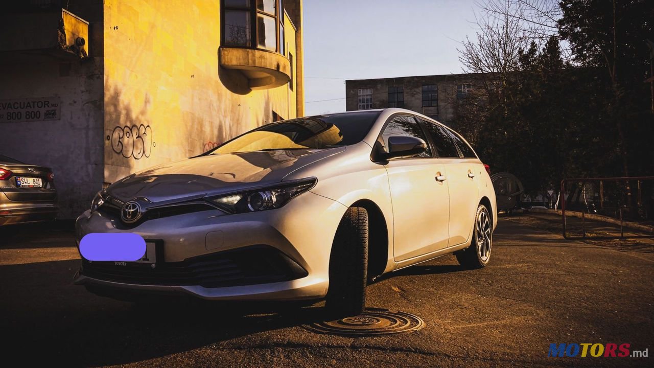 2015' Toyota Auris photo #2