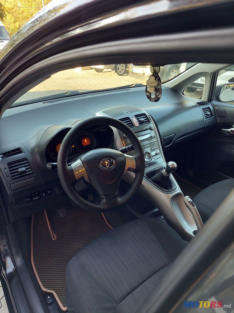 2007' Toyota Auris photo #5