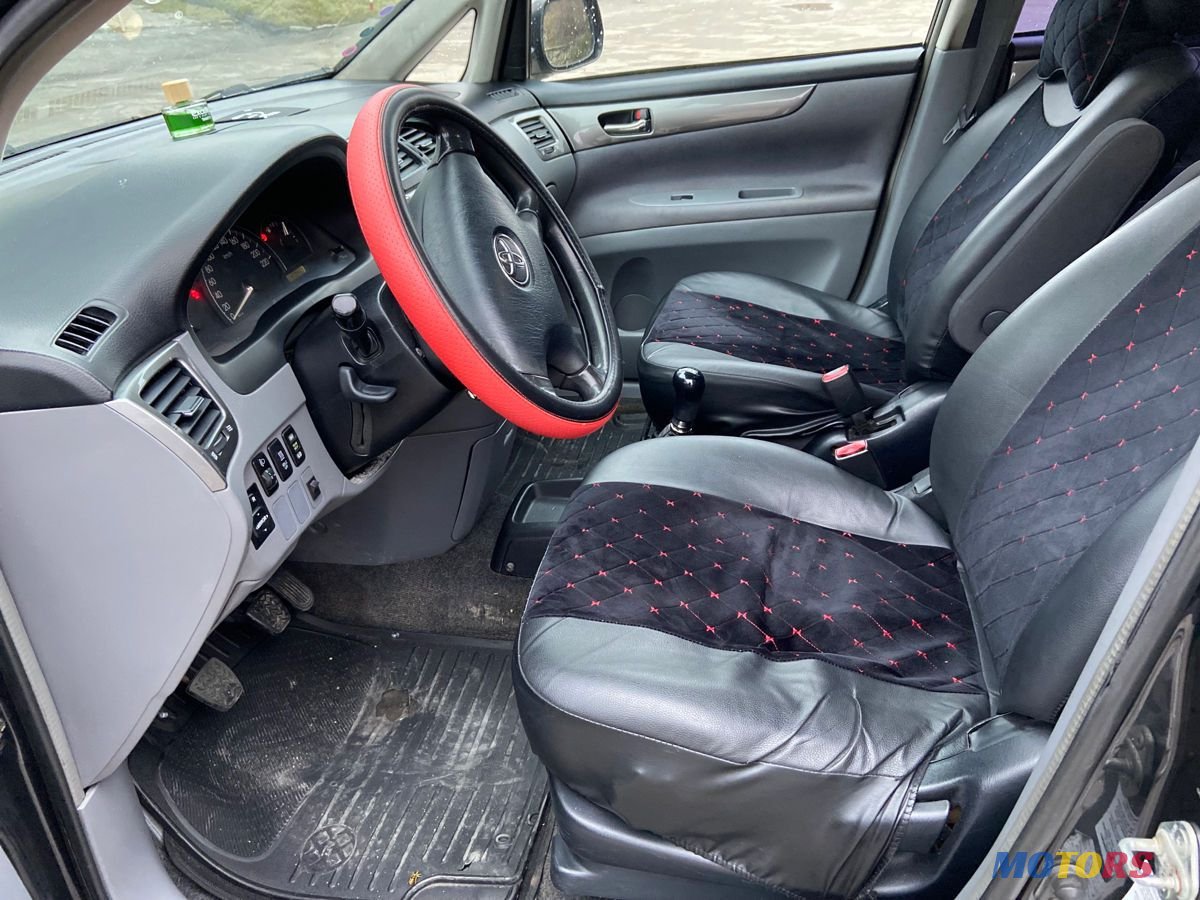 2003' Toyota Avensis Verso photo #6