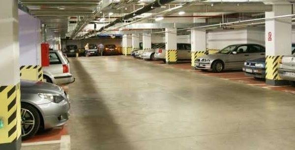 Dezvoltatorii ar putea primi facilități pentru a construi parcări subterane: nou proiect legislativ în analiză