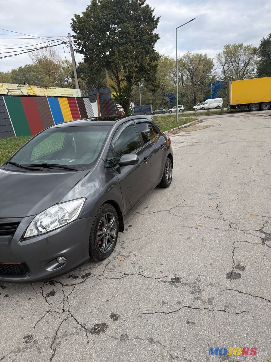 2010' Toyota Auris photo #2