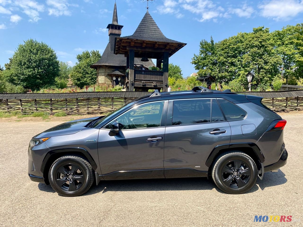 2019' Toyota RAV4 photo #1