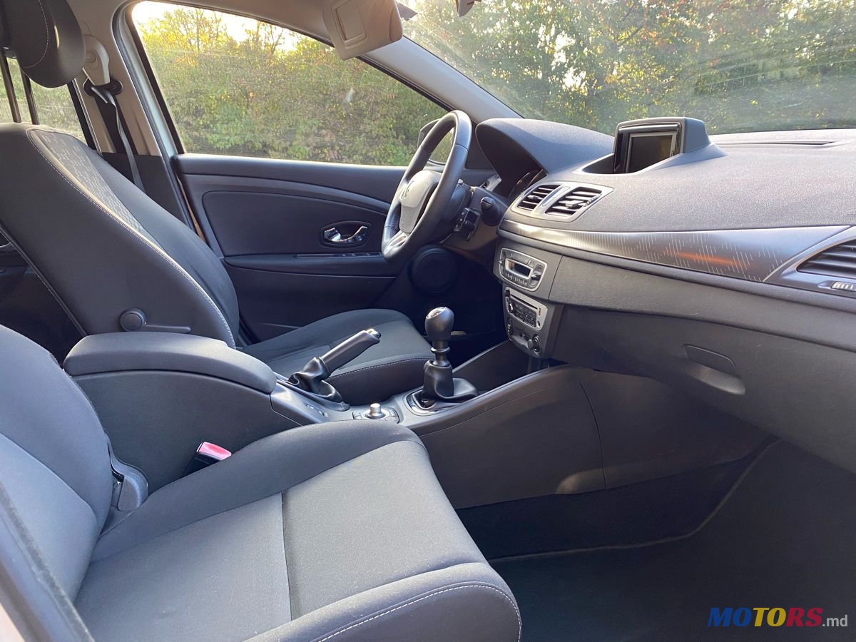 2012' Renault Megane photo #6