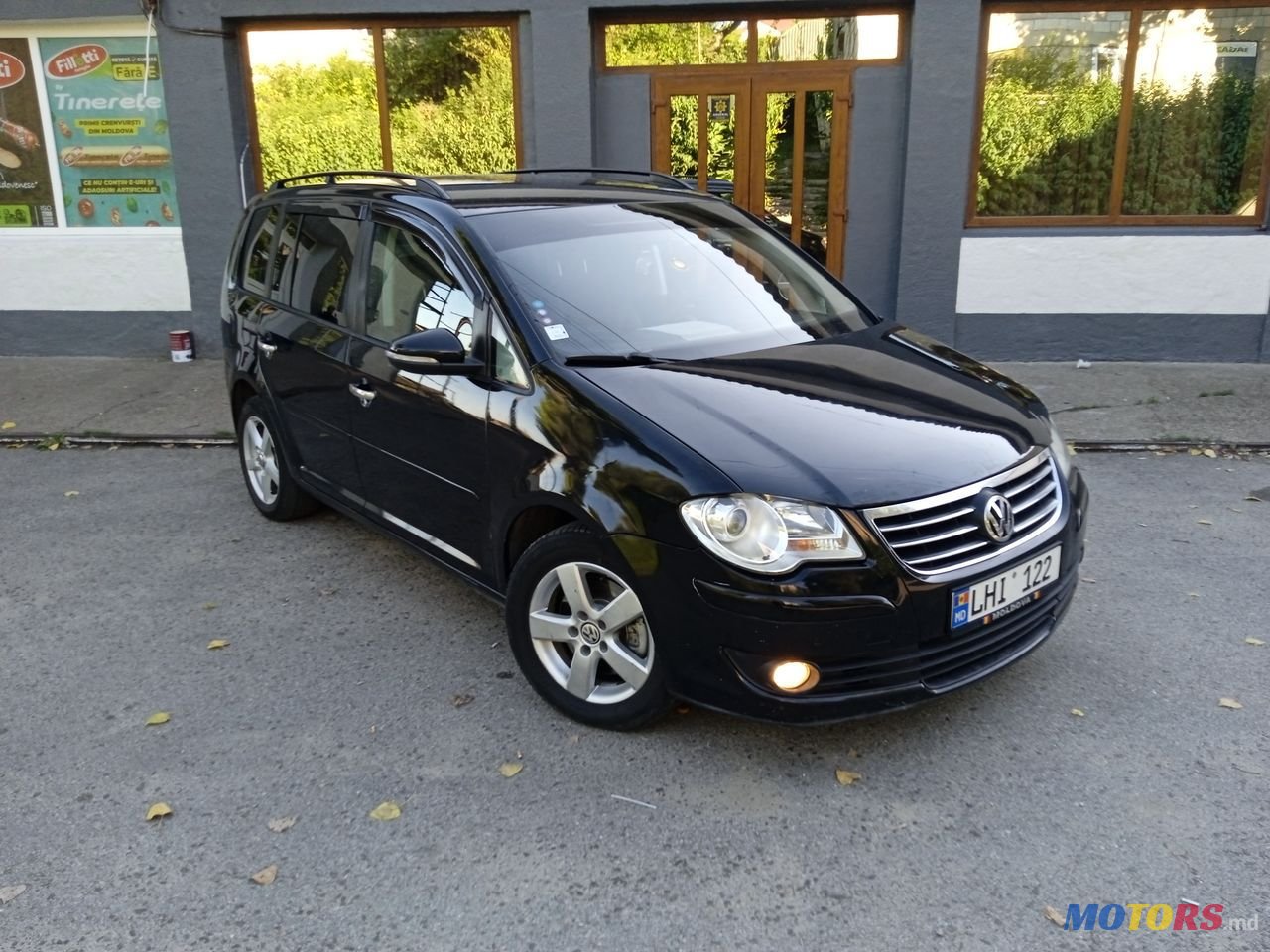 2010' Volkswagen Touran photo #1