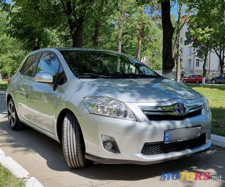 2011' Toyota Auris photo #2