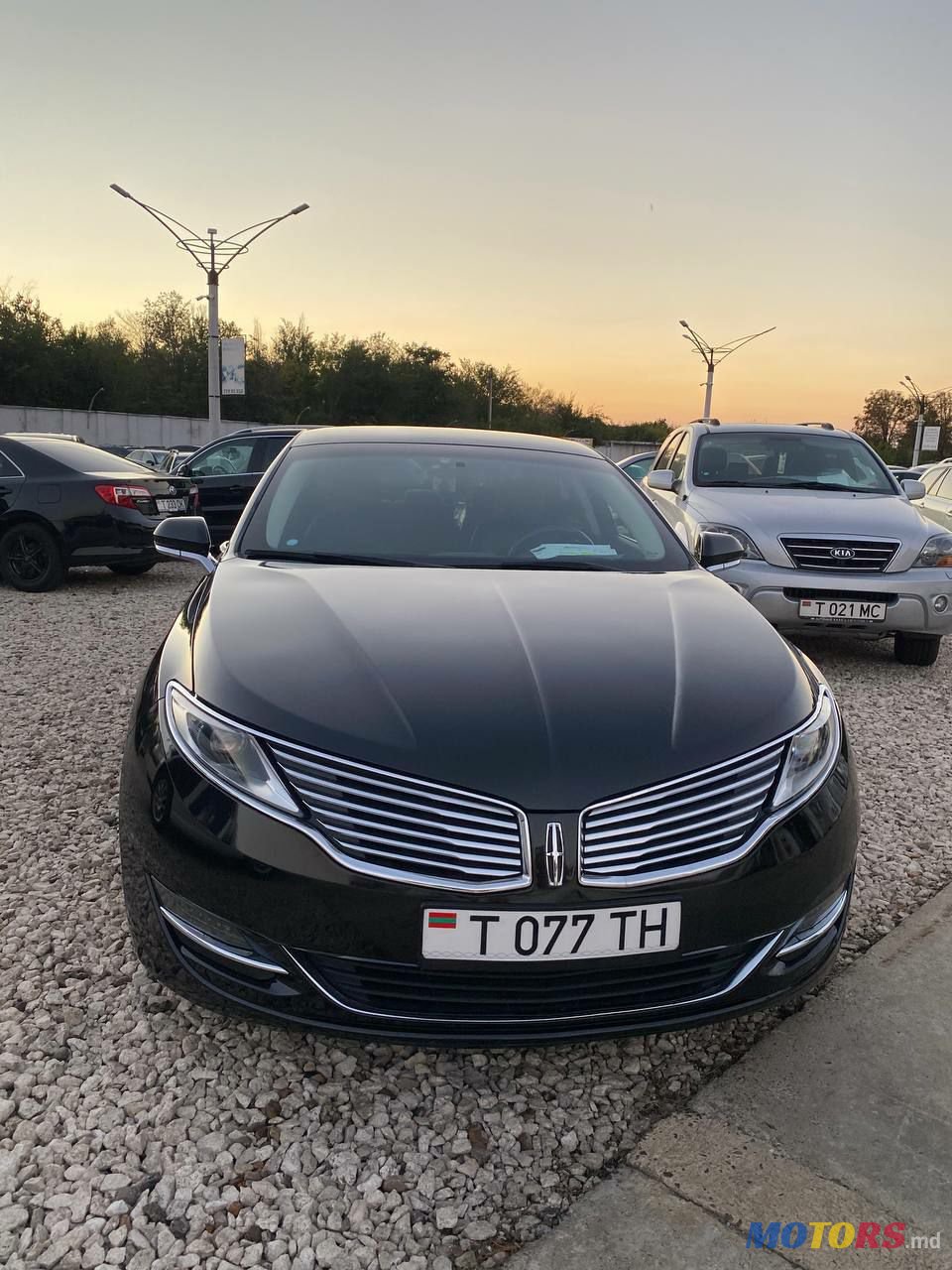 2013' Lincoln MKZ photo #1
