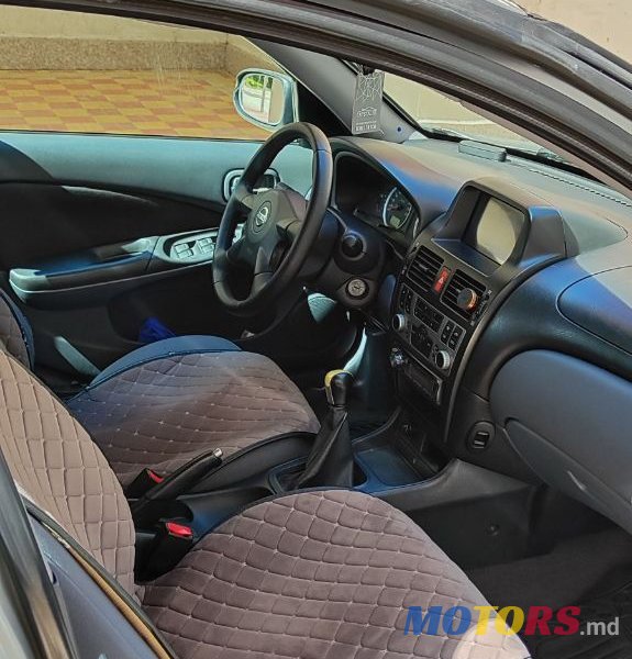 2004' Nissan Almera photo #6