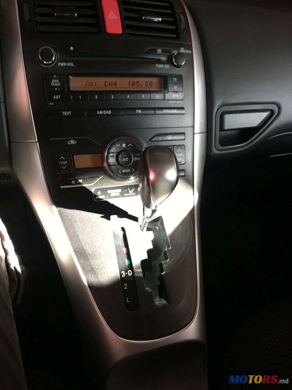 2011' Toyota Auris photo #5