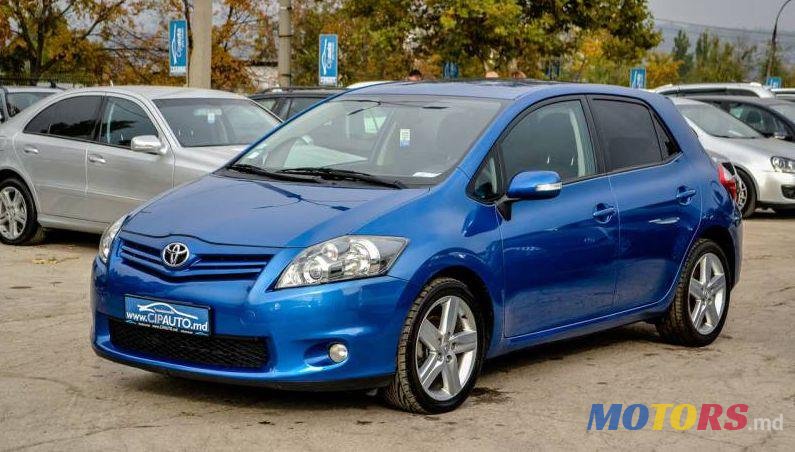 2010' Toyota Auris photo #2