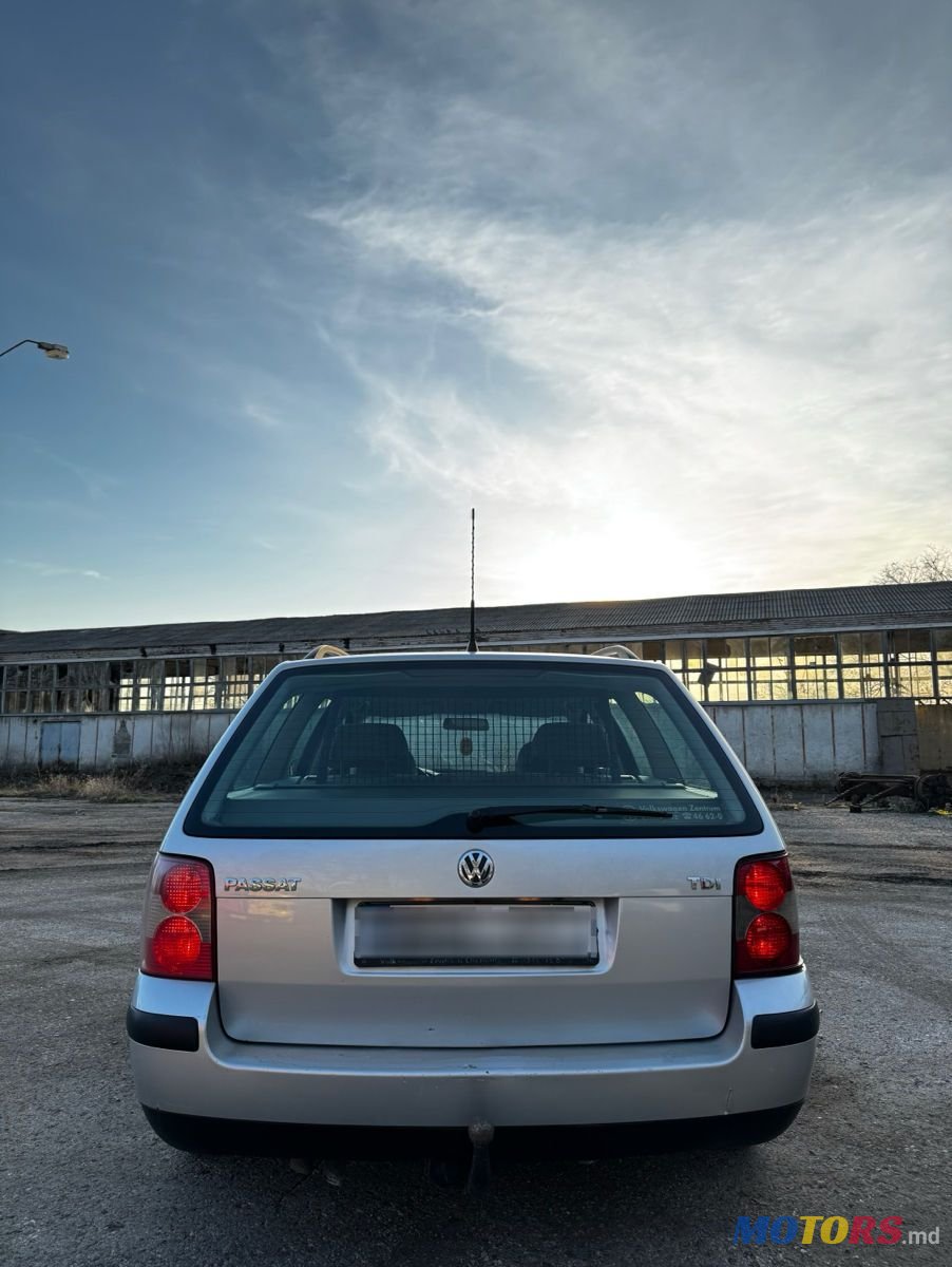 2002' Volkswagen Passat photo #4