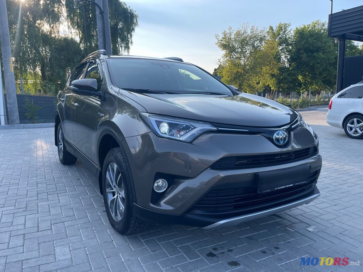 2016' Toyota RAV4 photo #4