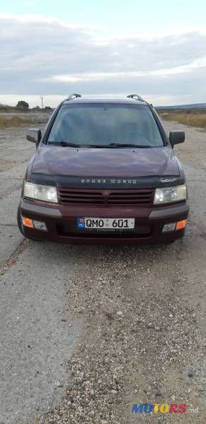 1999' Mitsubishi Space Wagon photo #1