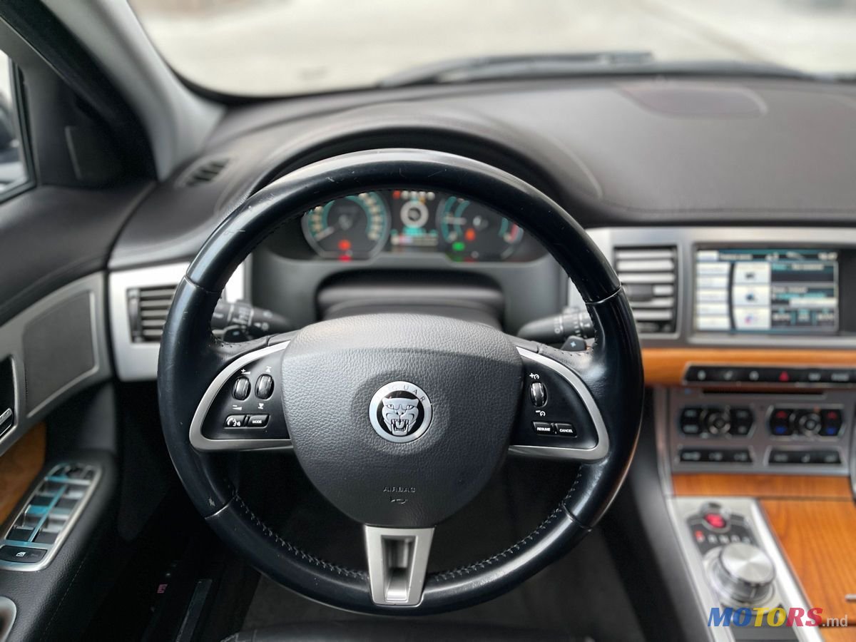 2012' Jaguar XF photo #5