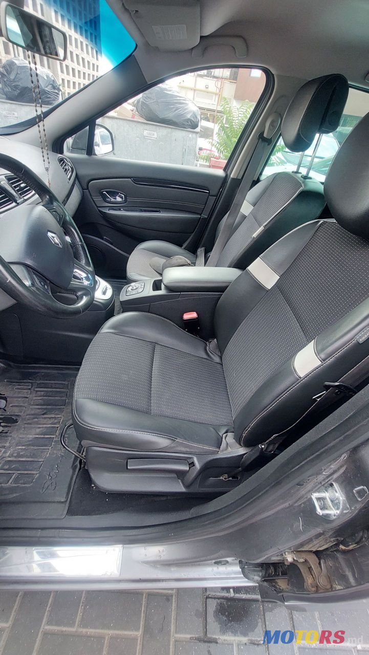 2012' Renault Scenic photo #5