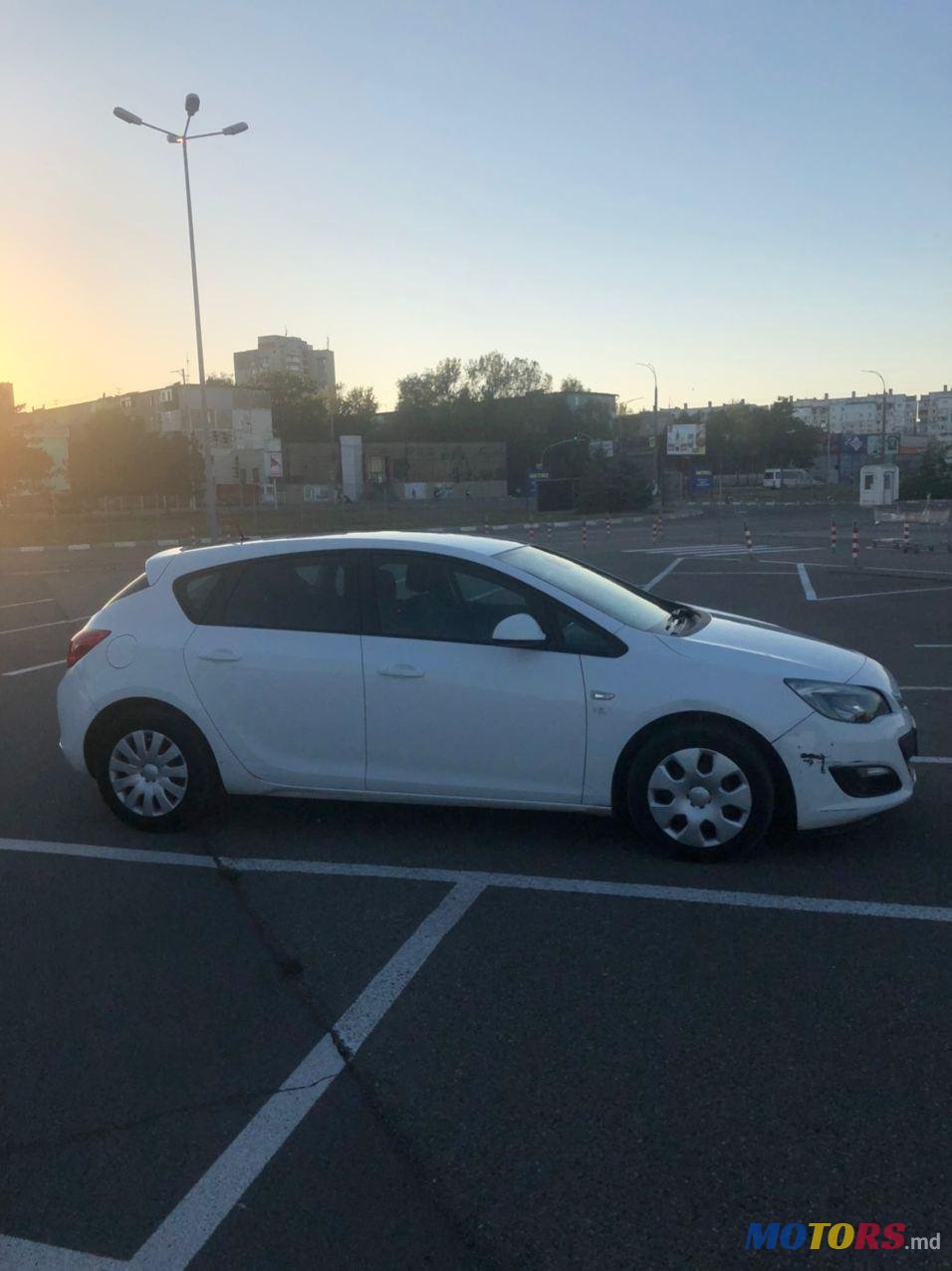 2013' Opel Astra photo #2