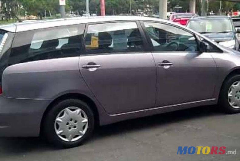 2007' Mitsubishi Grandis photo #1