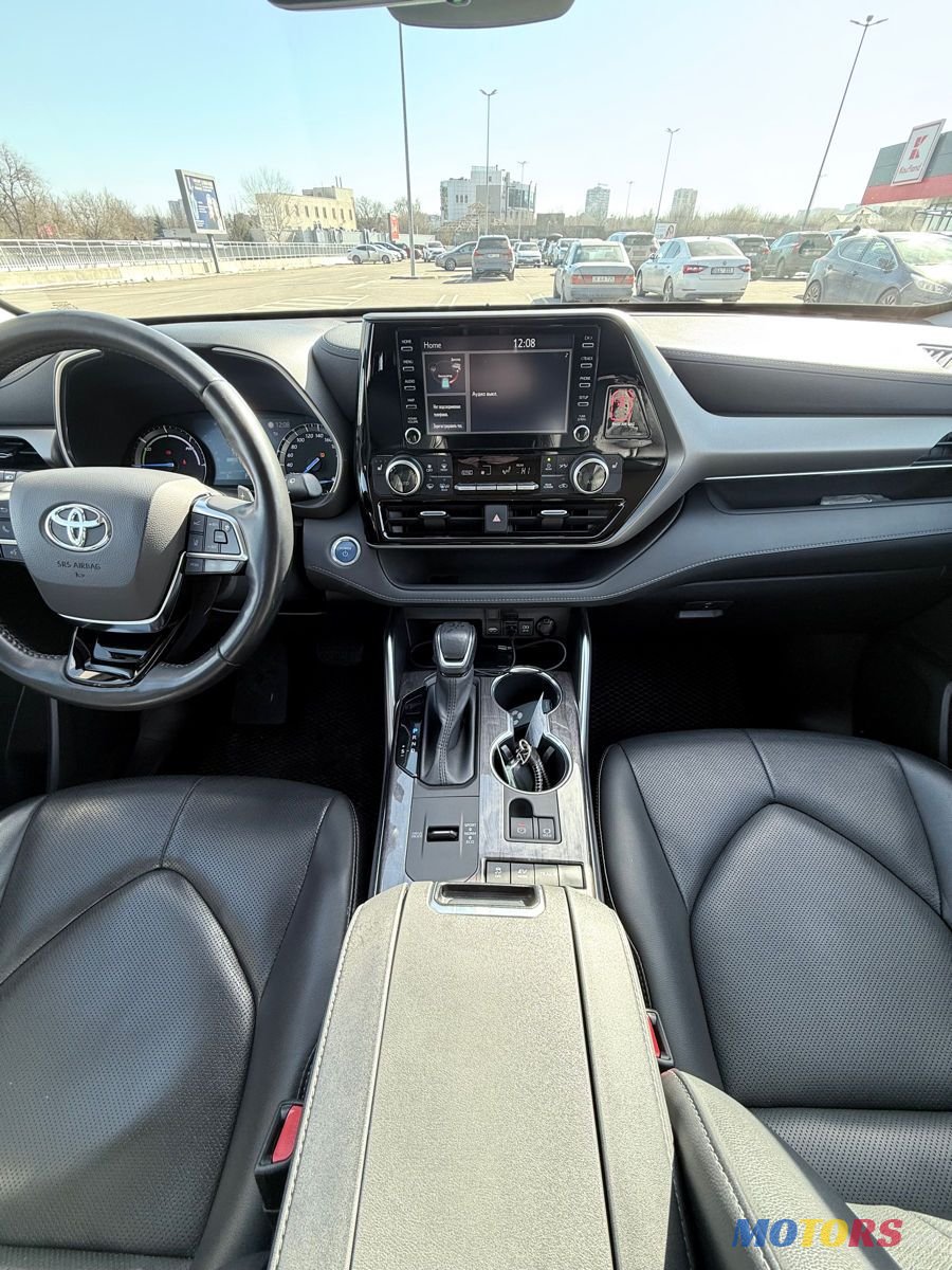 2021' Toyota Highlander photo #3