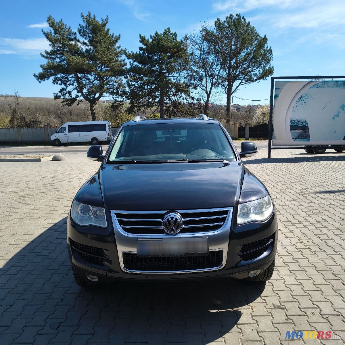 2010' Volkswagen Touareg photo #3