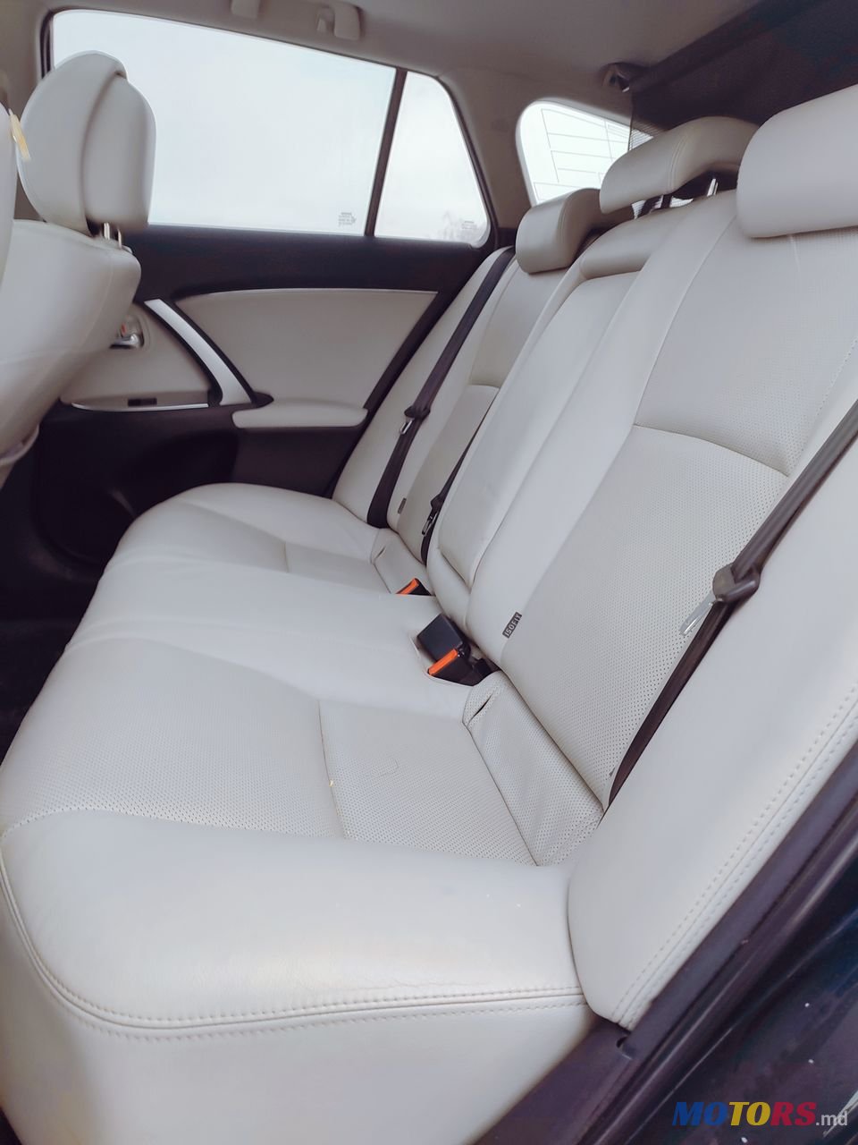 2014' Toyota Avensis photo #6