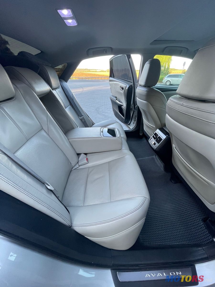 2013' Toyota Avalon photo #2