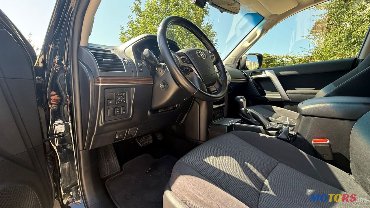 2022' Toyota Land Cruiser Prado photo #5