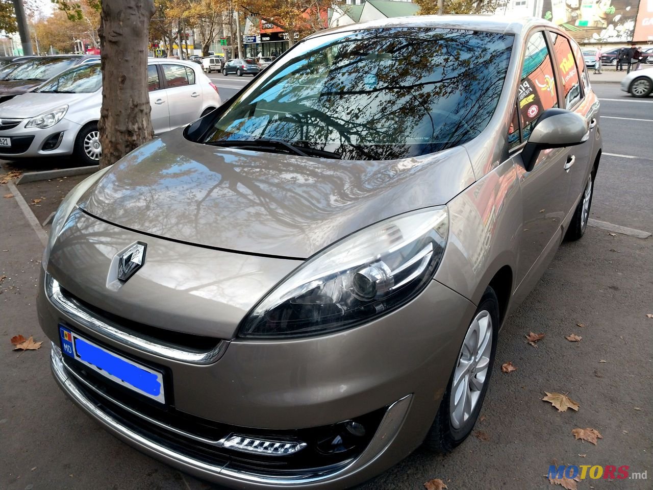 2012' Renault Grand Scenic photo #2