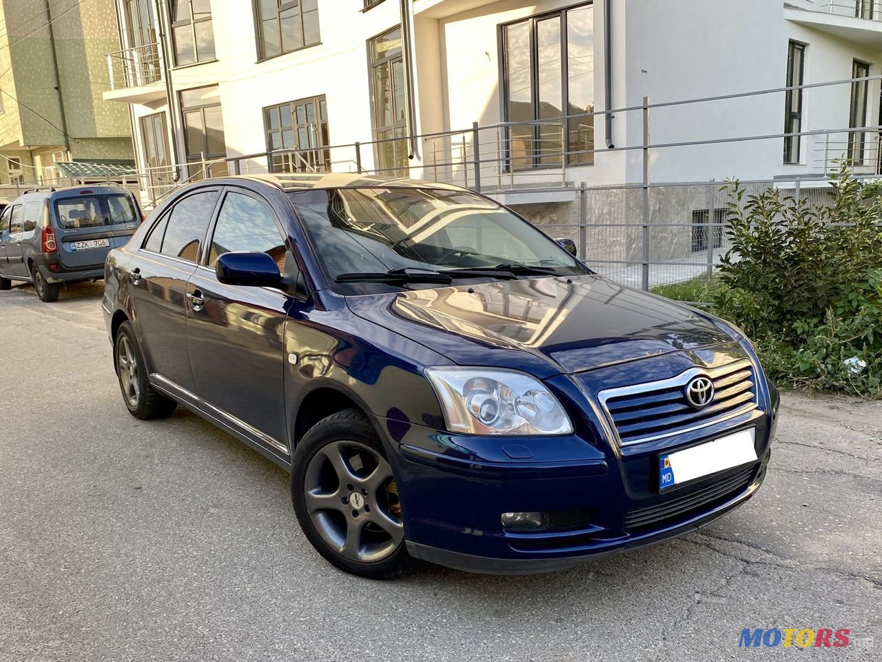 2004' Toyota Avensis photo #1