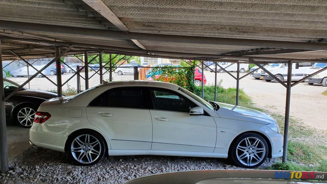 2011' Mercedes-Benz E-Class photo #3