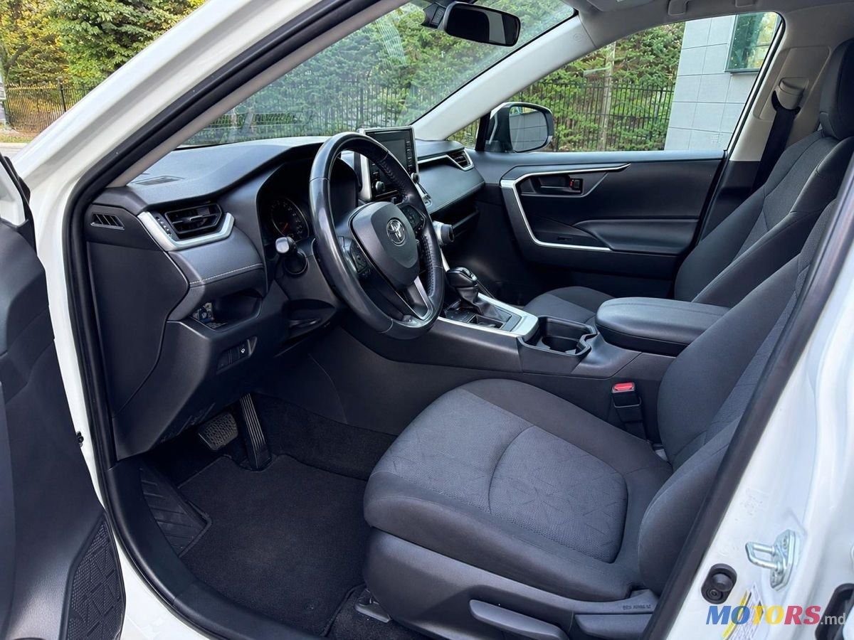 2020' Toyota RAV4 photo #6