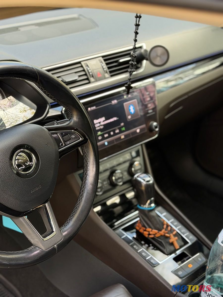 2015' Skoda Superb photo #5