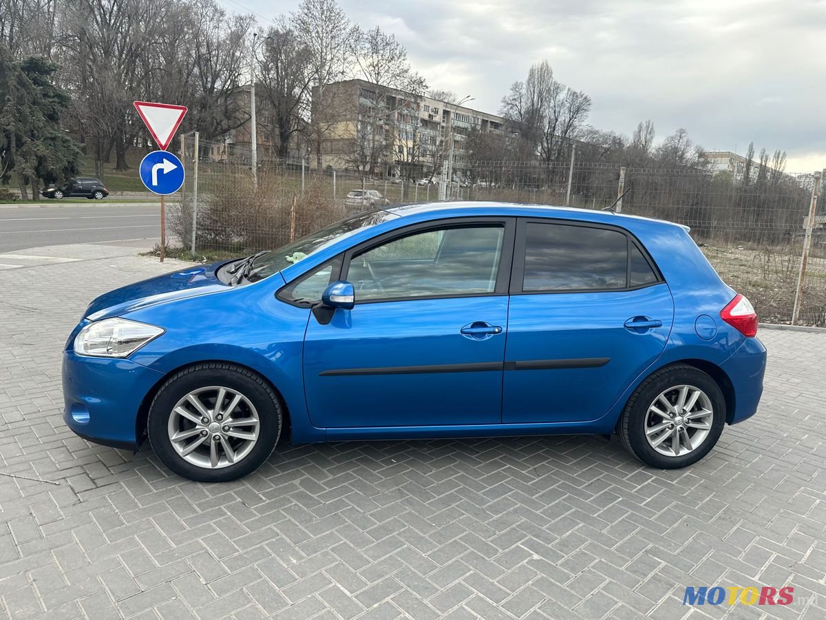 2011' Toyota Auris photo #3