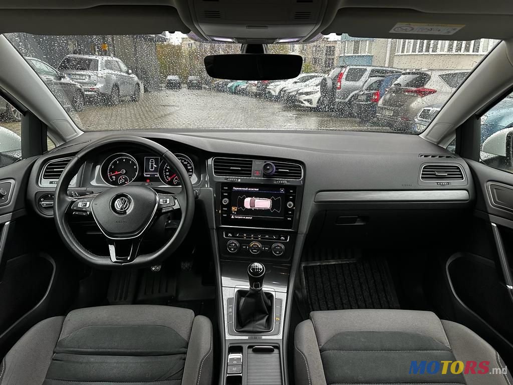 2017' Volkswagen Golf photo #4