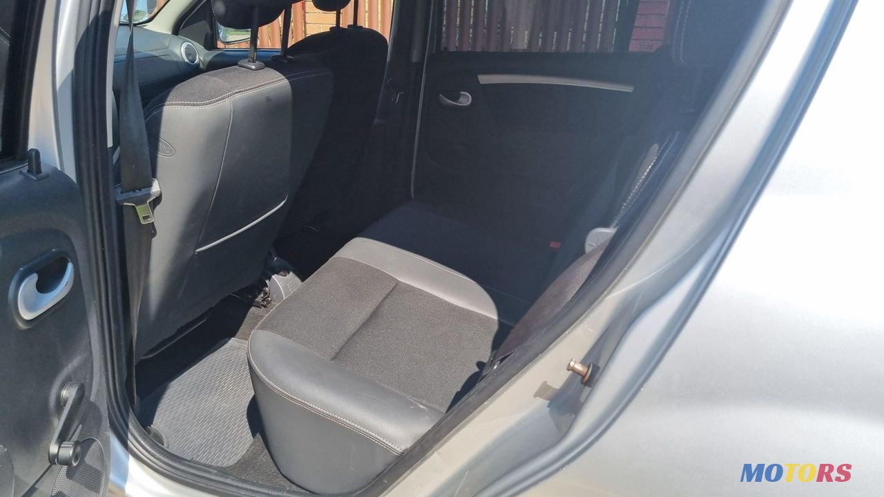 2012' Dacia Sandero photo #5