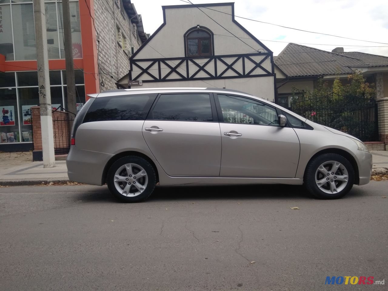 2008' Mitsubishi Grandis photo #1