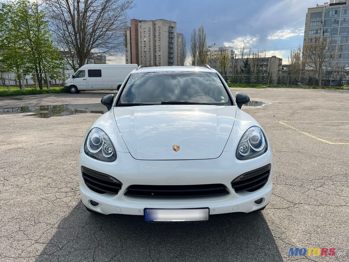 2012' Porsche Cayenne photo #2