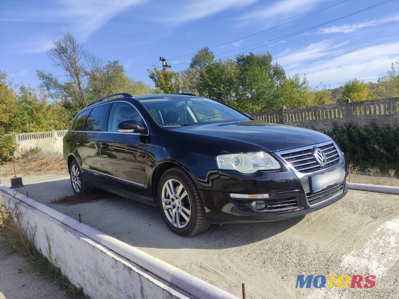 2009' Volkswagen Passat photo #2