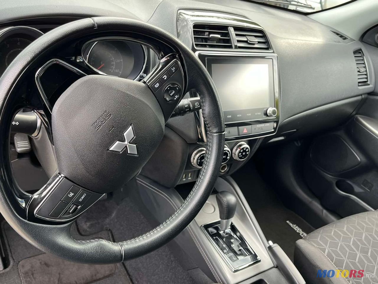 2019' Mitsubishi Outlander photo #6