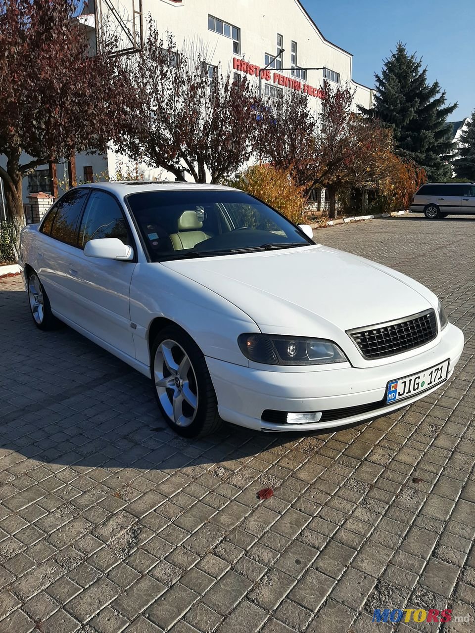 2002' Opel Omega photo #1