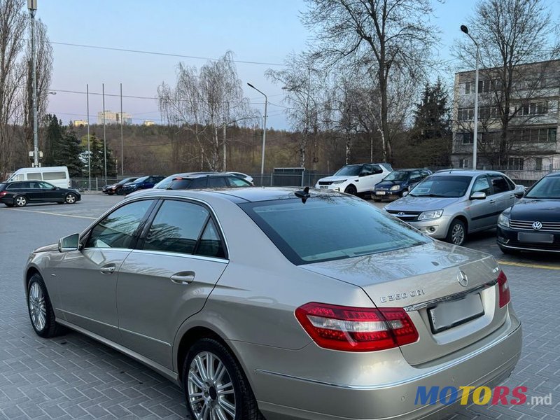 2011' Mercedes-Benz E-Class photo #2