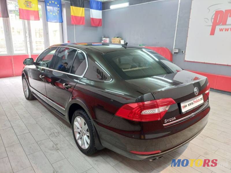 2013' Skoda Superb photo #5