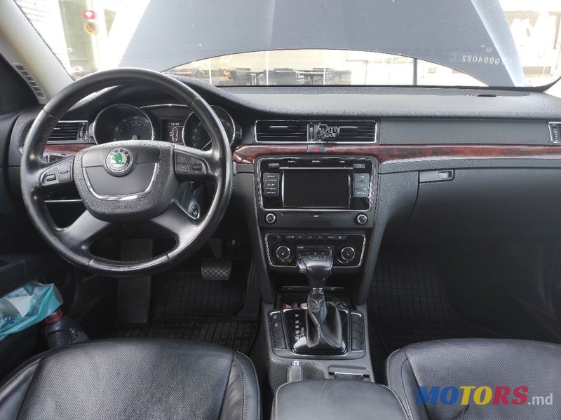 2011' Skoda Superb photo #5