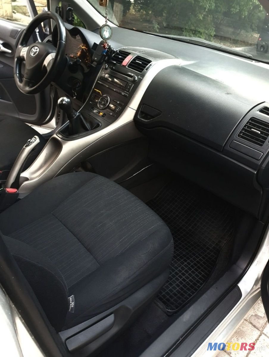 2008' Toyota Auris photo #5