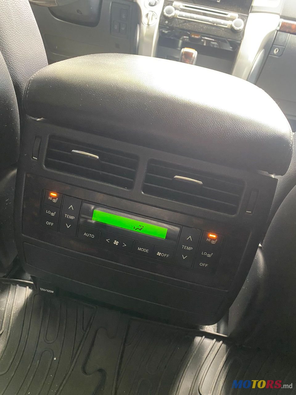 2012' Toyota Land Cruiser photo #4