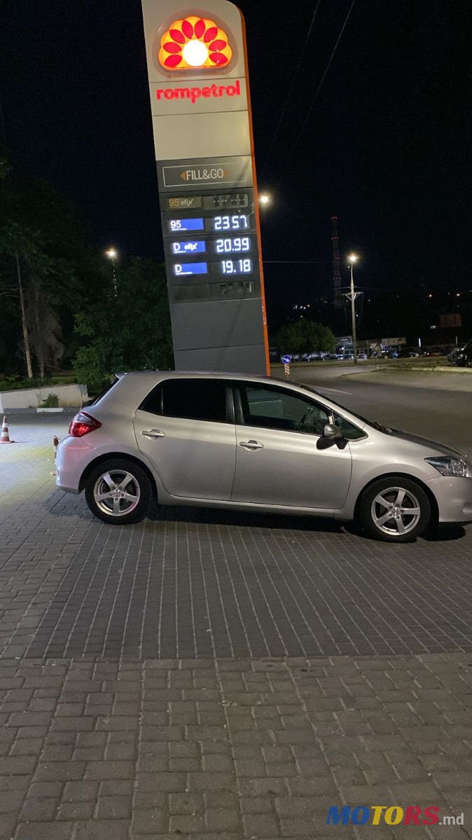 2012' Toyota Auris photo #5