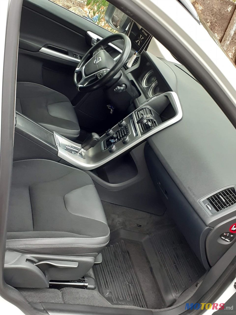 2011' Volvo XC60 photo #6