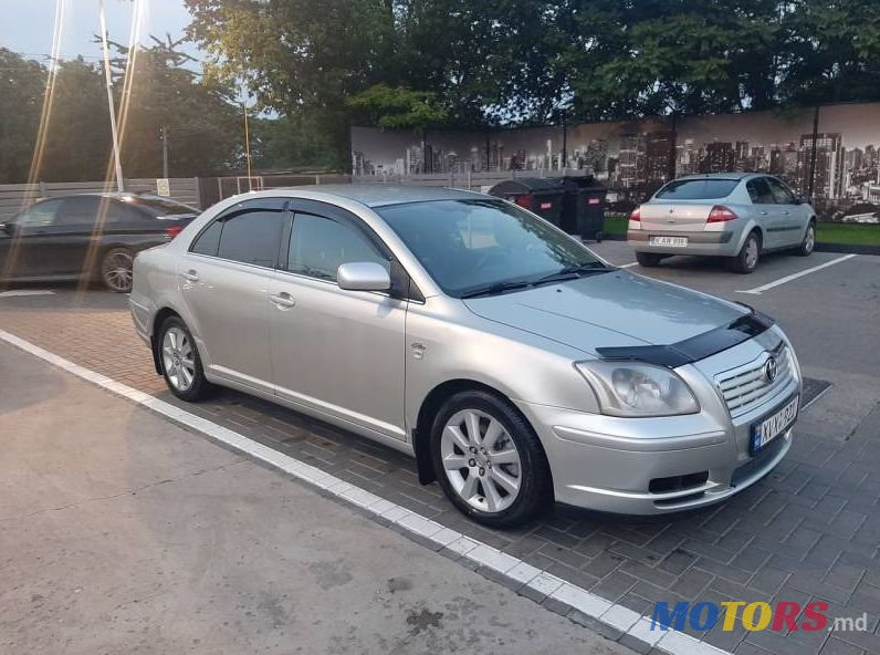 2004' Toyota Avensis photo #3